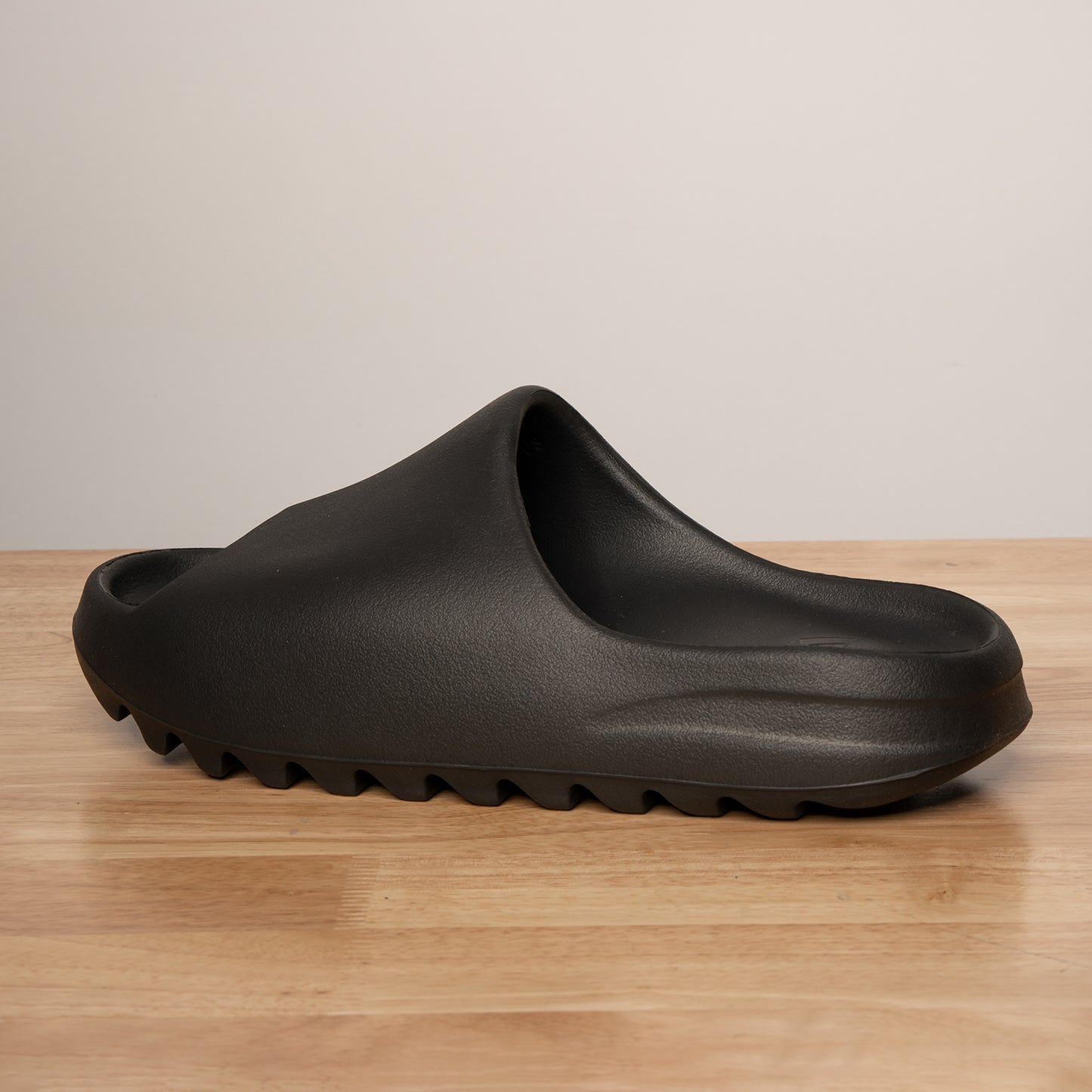 YEEZY SLIDES 'ONYX'