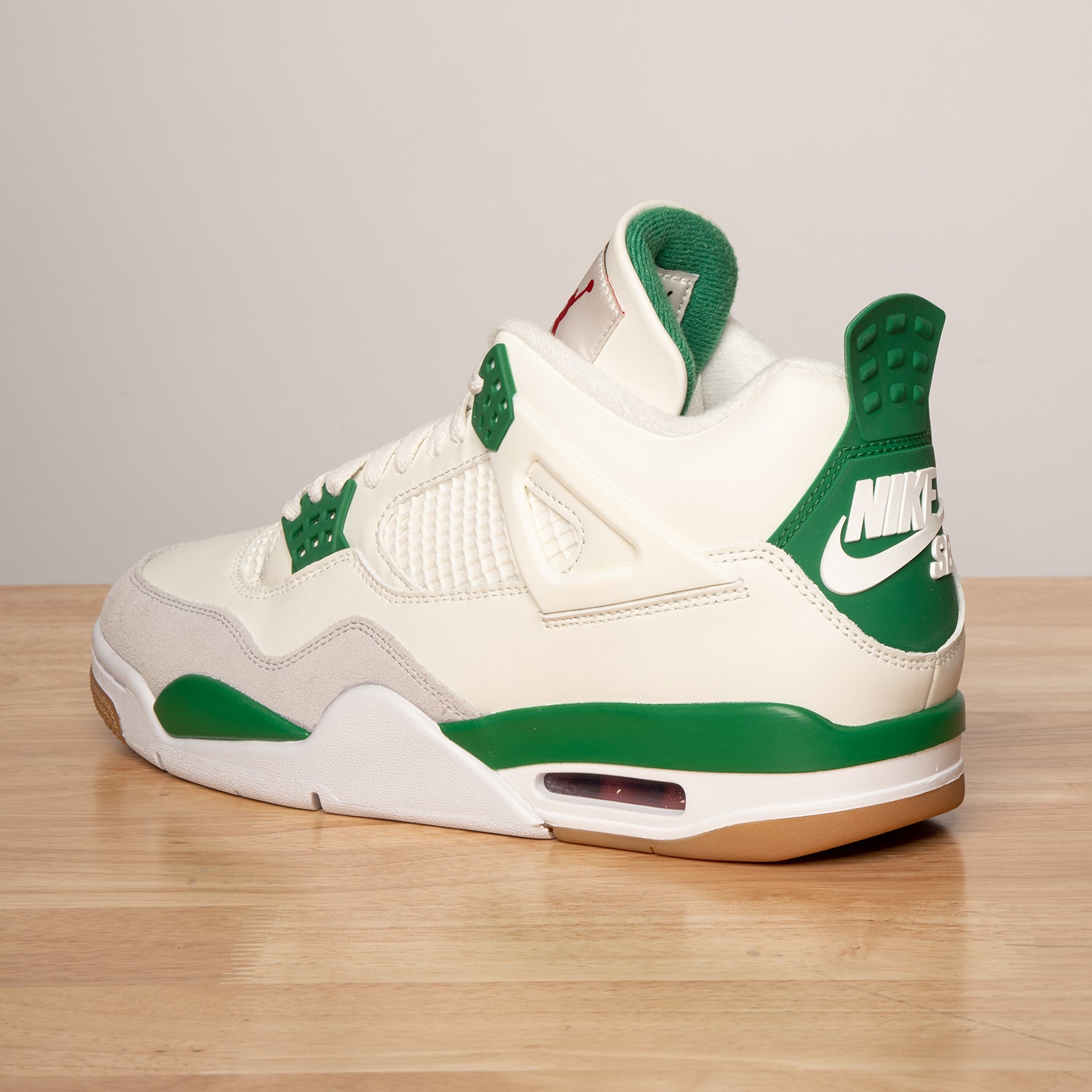 NIKE SB X AIR JORDAN 4 RETRO SP 'PINE GREEN' – Finesse The Hype 